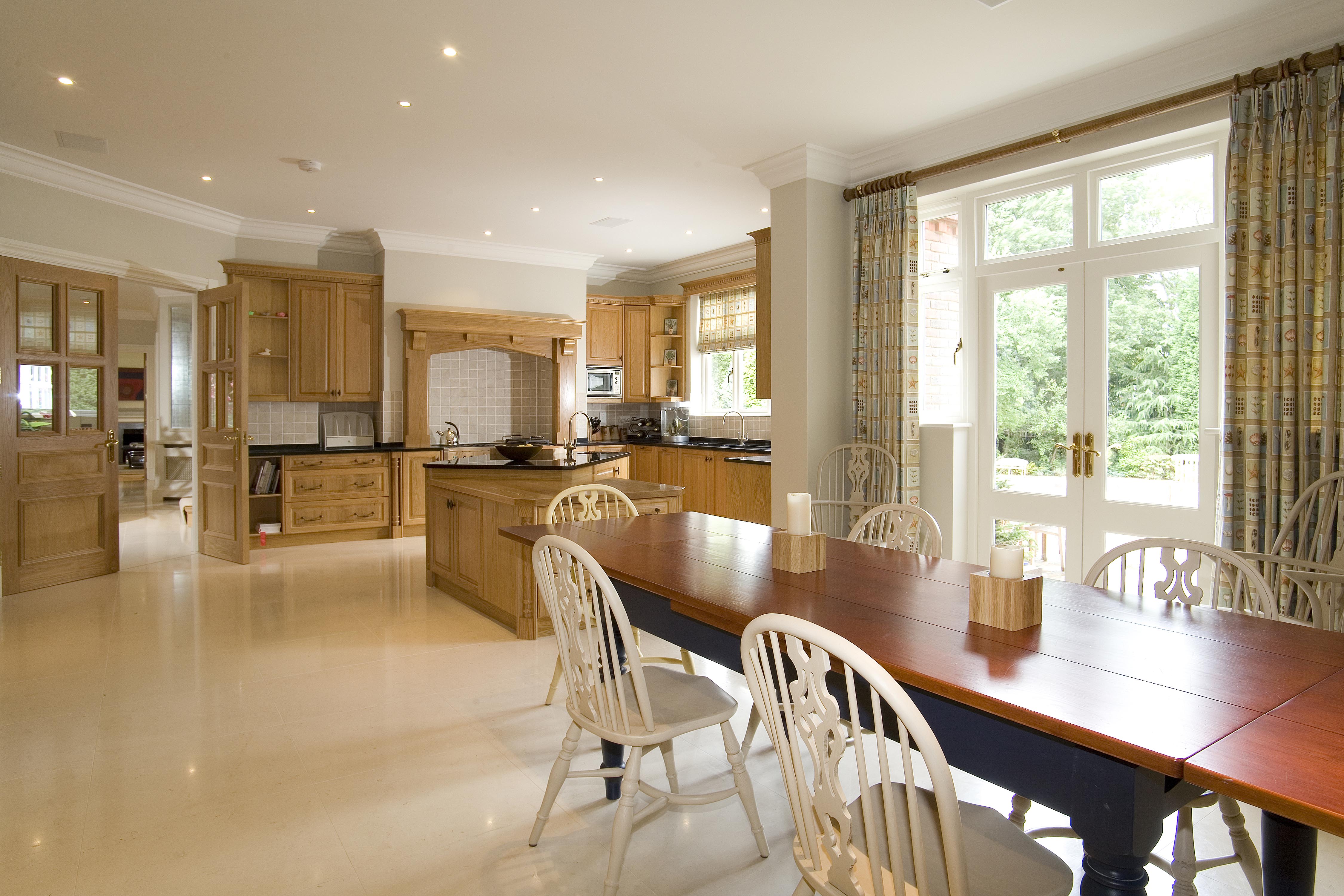 A large open plan handbuilt oak kitchen with plenty of space for the client’s large family. 