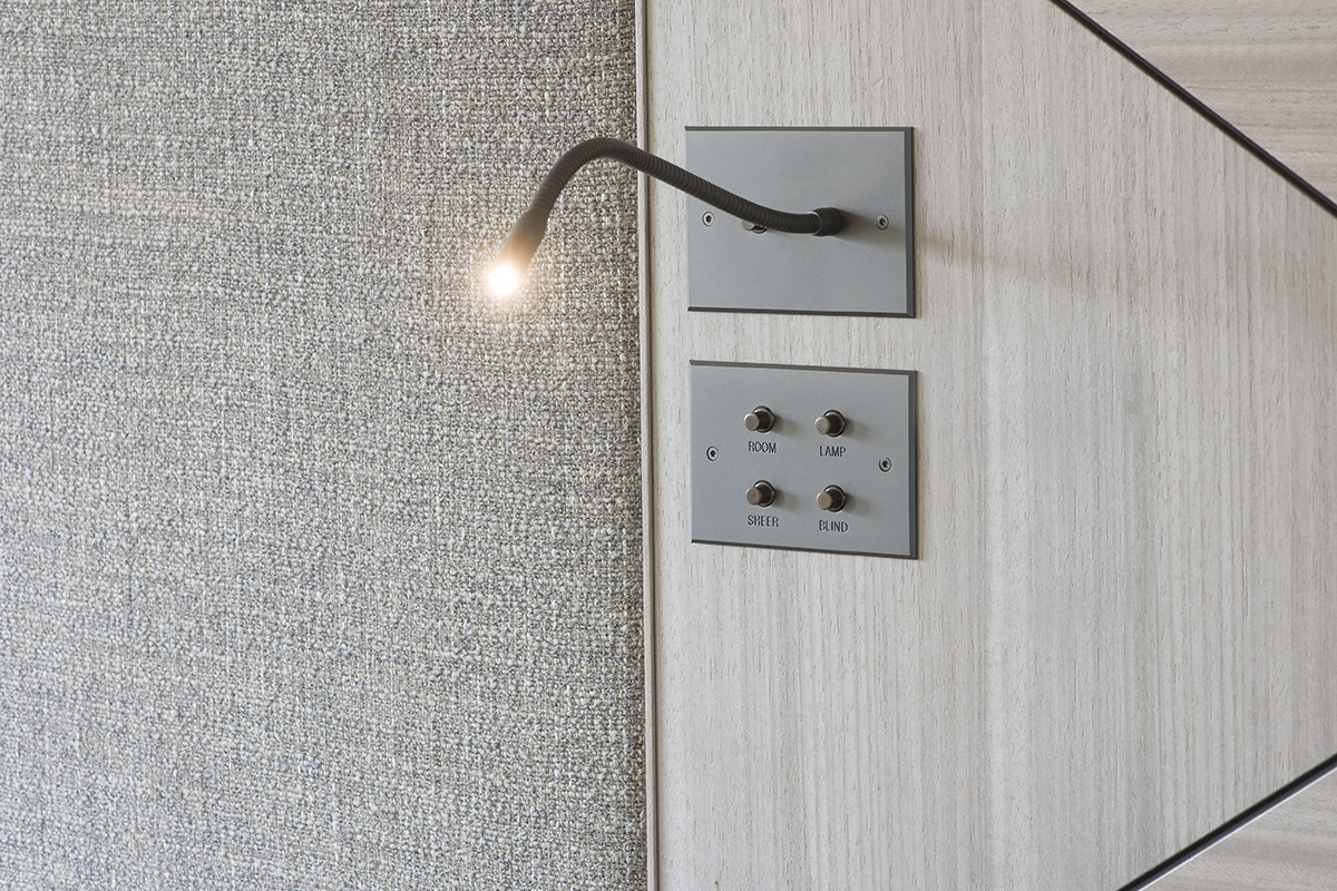 Meljac lamp and switch plate
