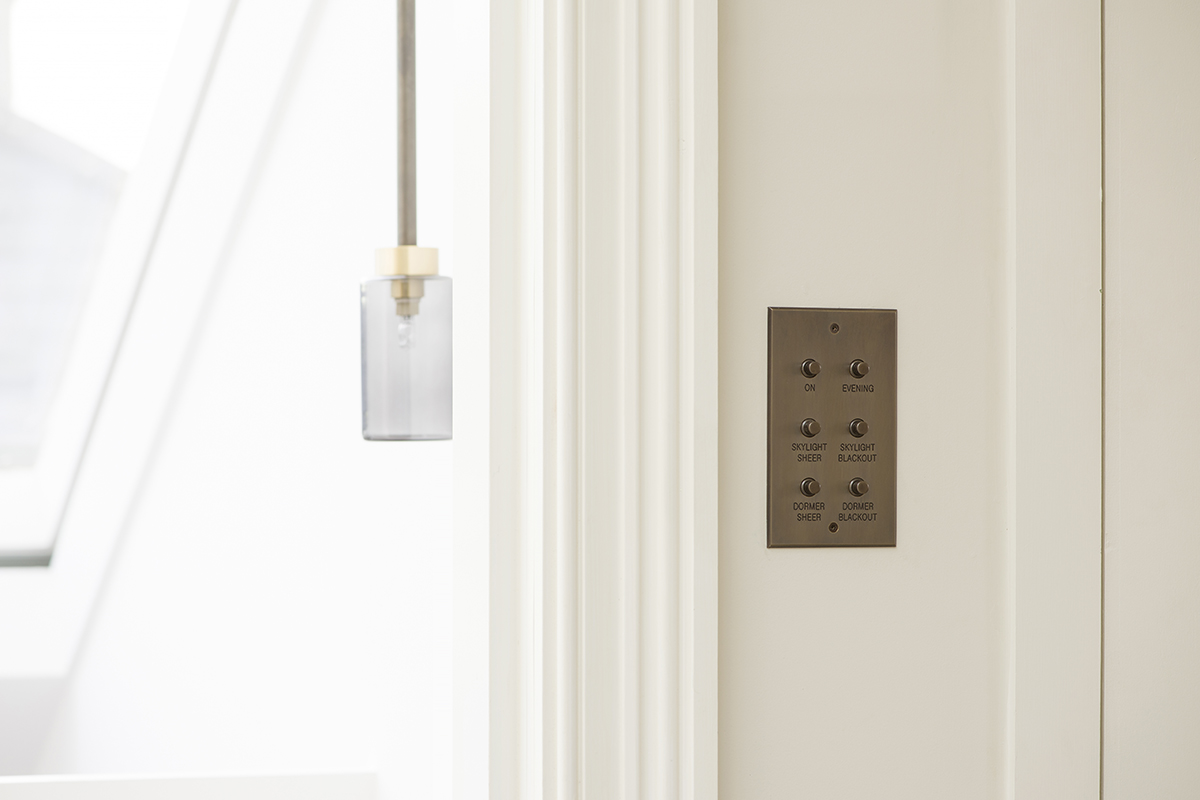 Meljac switch plate controlling blinds and lighting