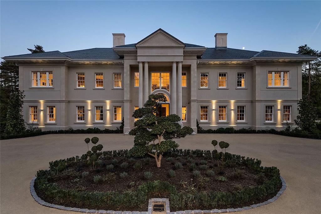 Imposing Residence In Surrey