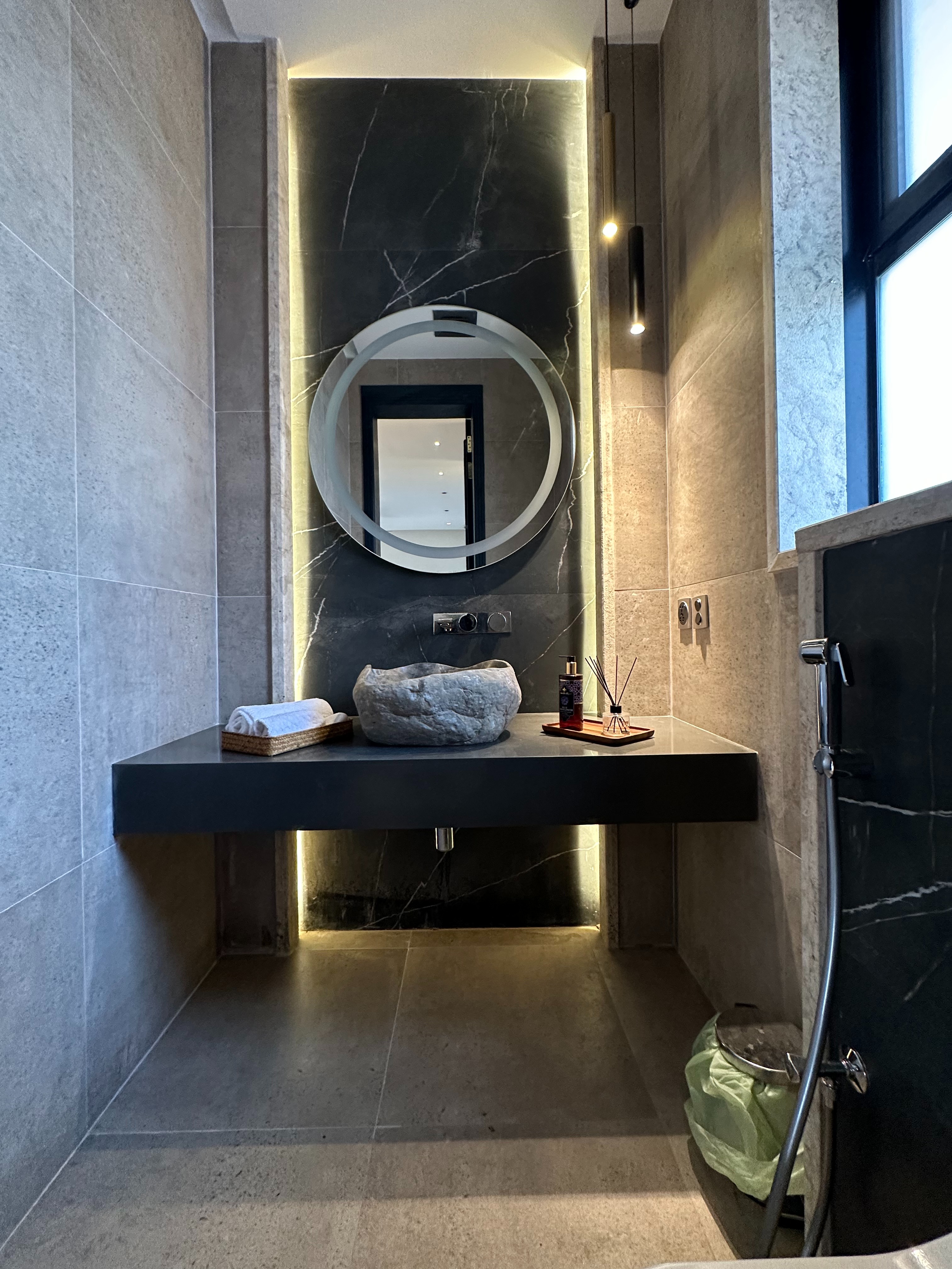 modern powder room | British Institute of Interior Design