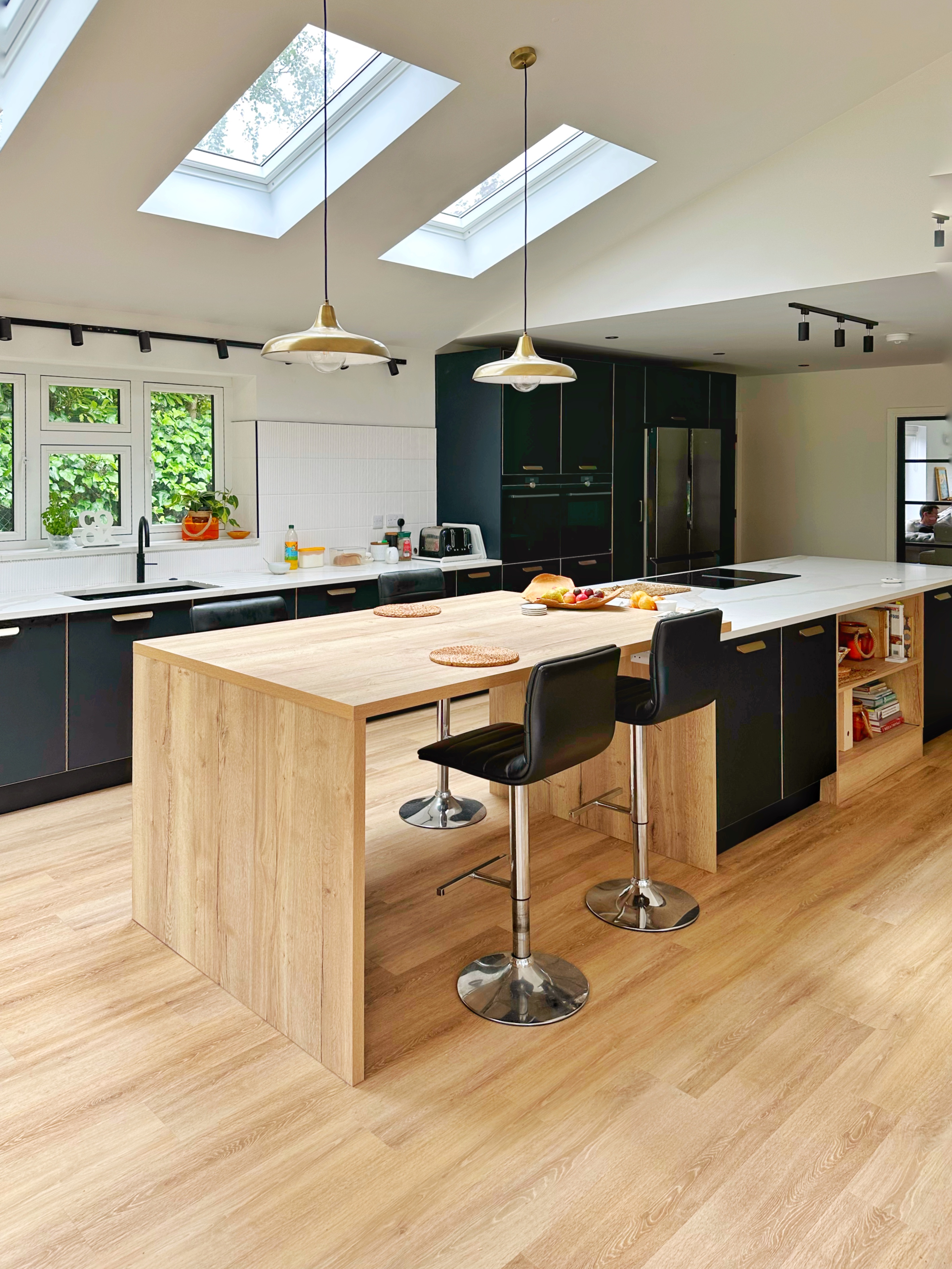 Breakfast bar on the end of a 5m kitchen island