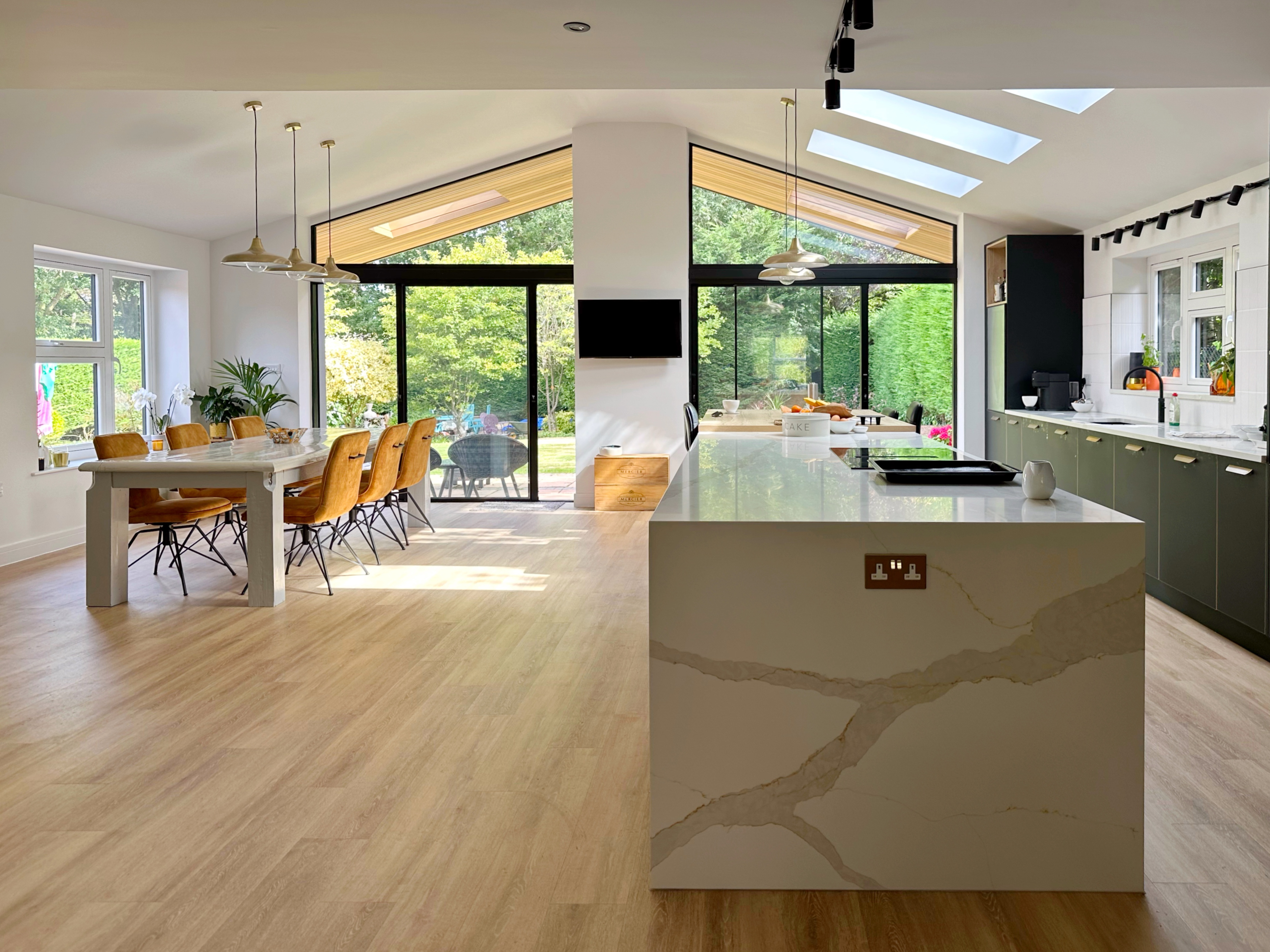 Kitchen and dining area with view to vaulted ceiling and floor to ceiling glazing