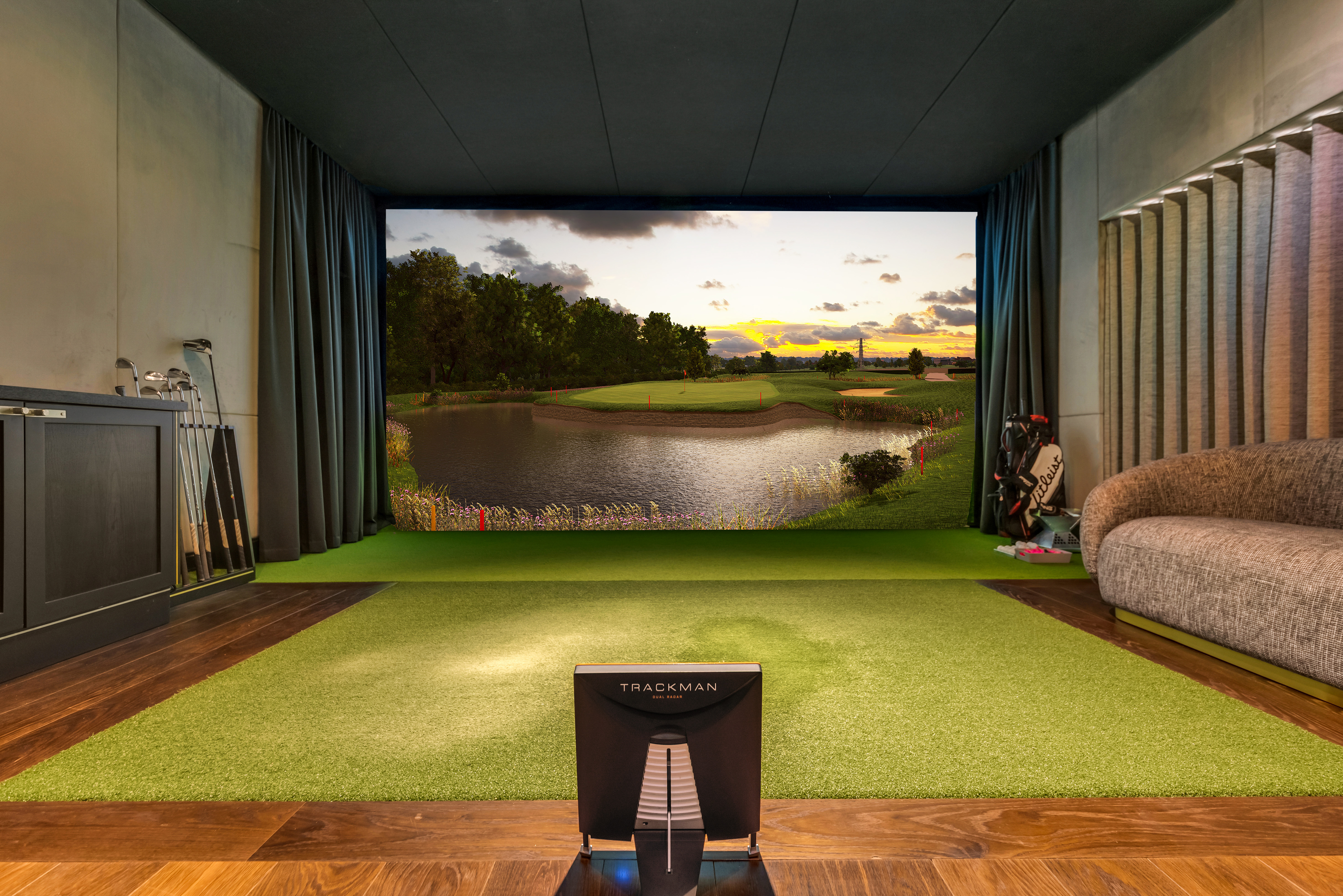 Golf Simulator & Bar