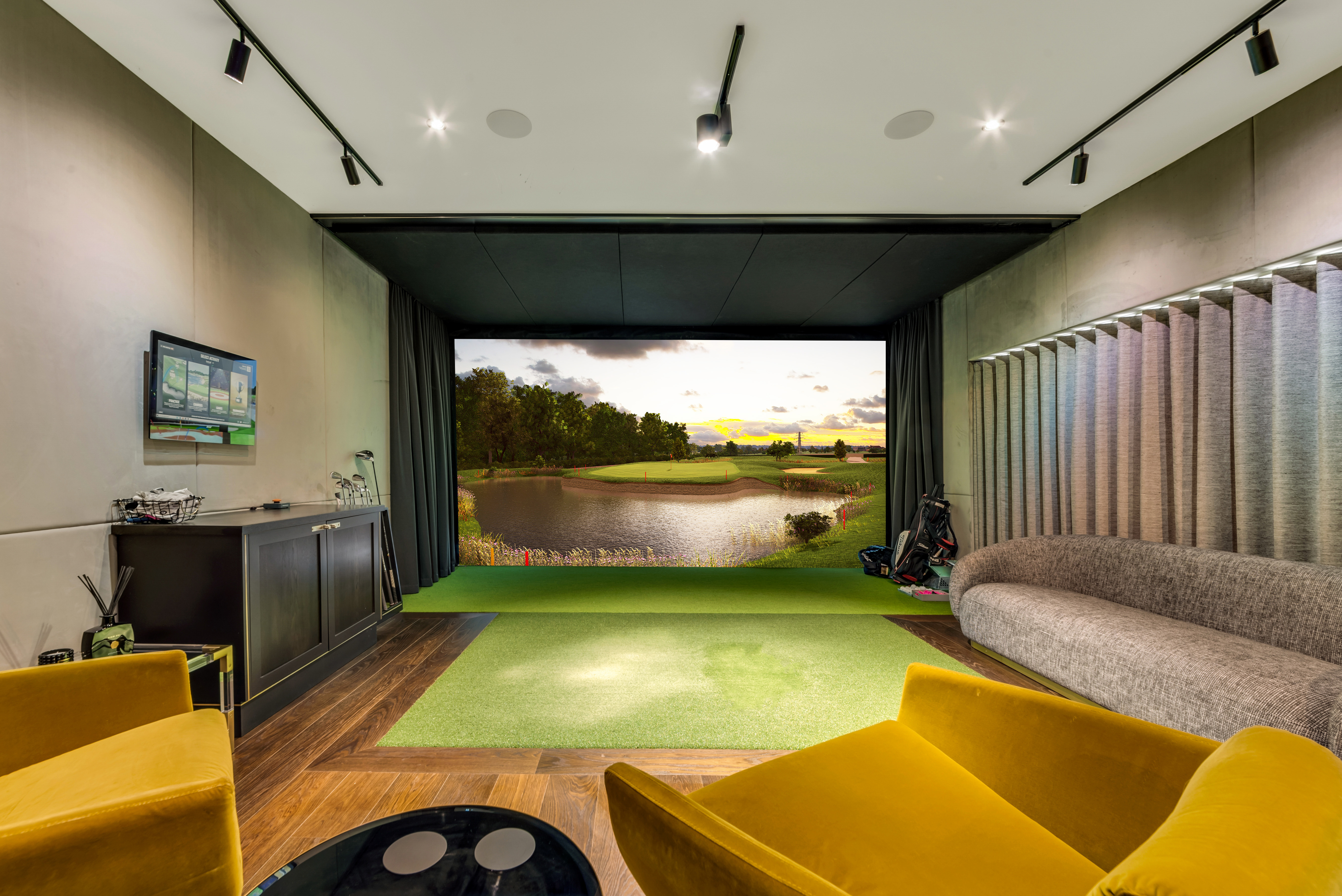 Golf Simulator & Bar