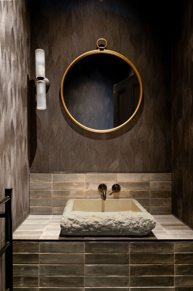 Feature mirror and sink
