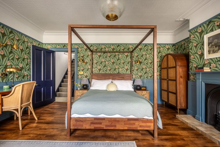 Four Poster Bed