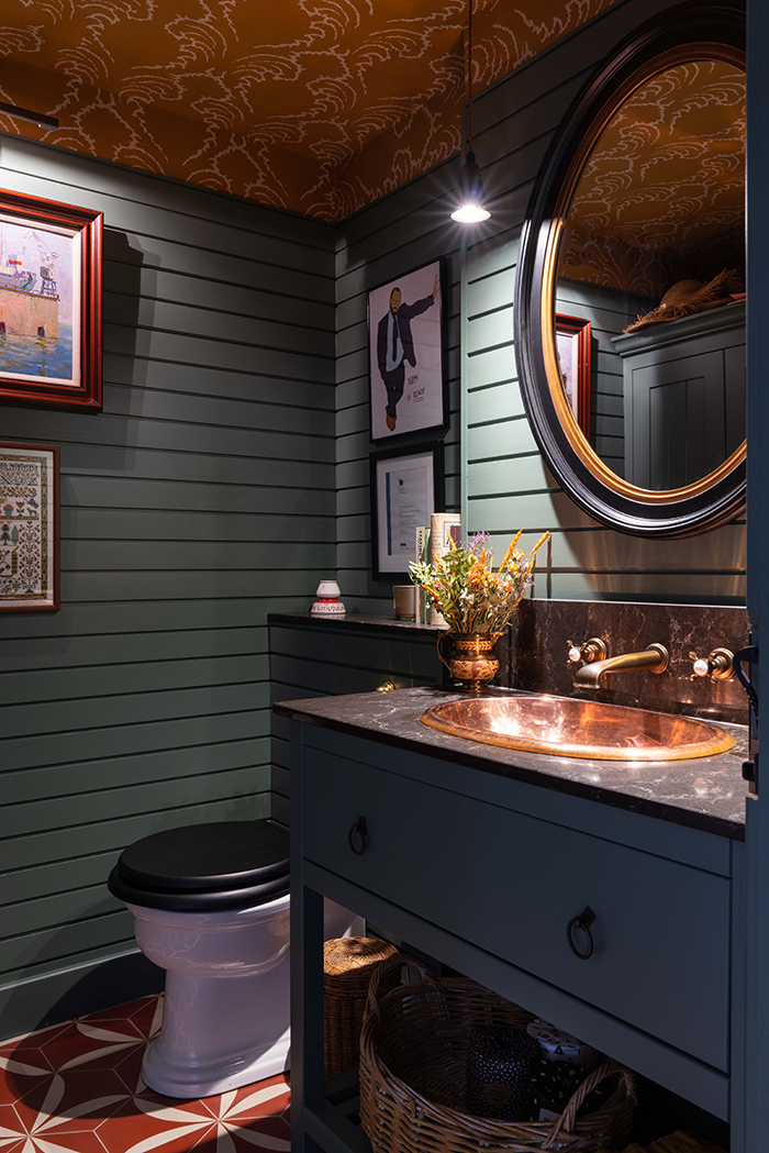 Upper Heights - Cloakroom