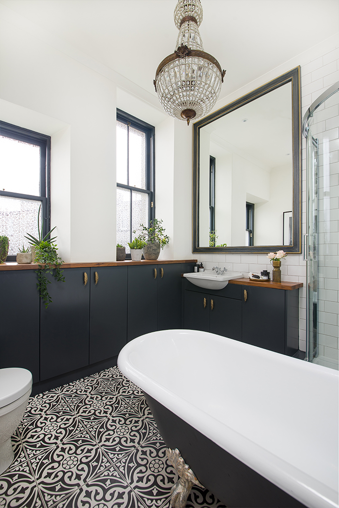 Edinburgh New Town Apartment Main Bathroom