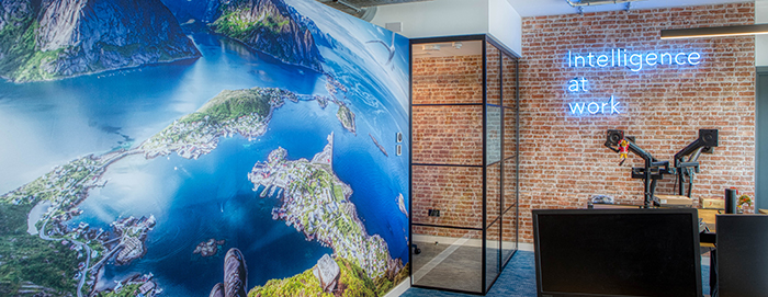 Ceridian Europe HQ - Neon graphic