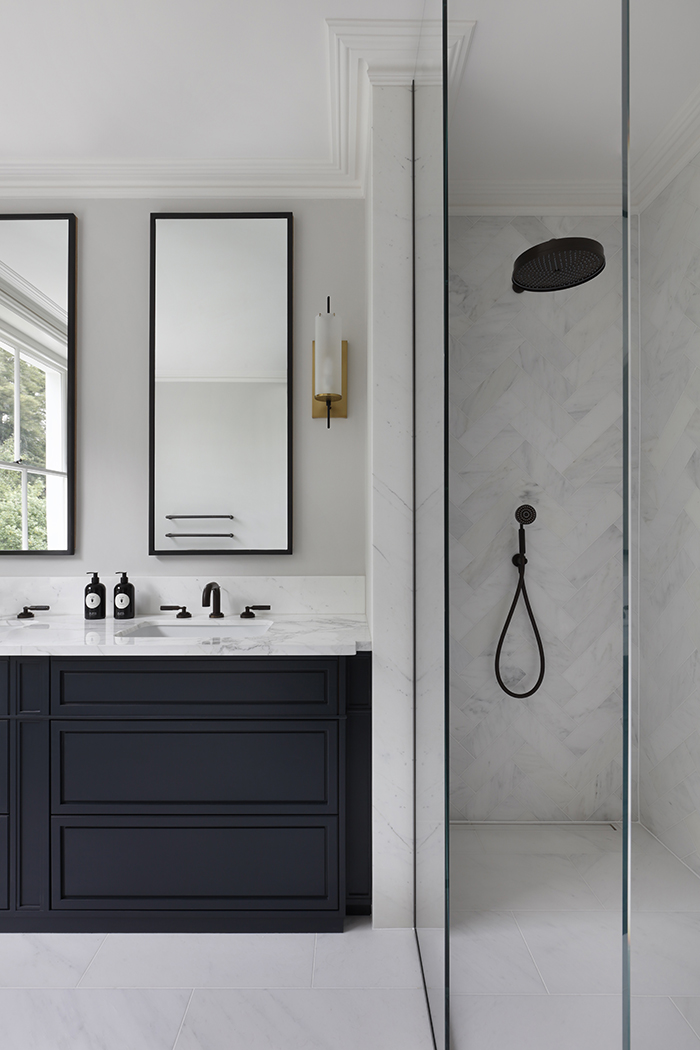 St Johns Wood Villa - en suite vanity unit and shower