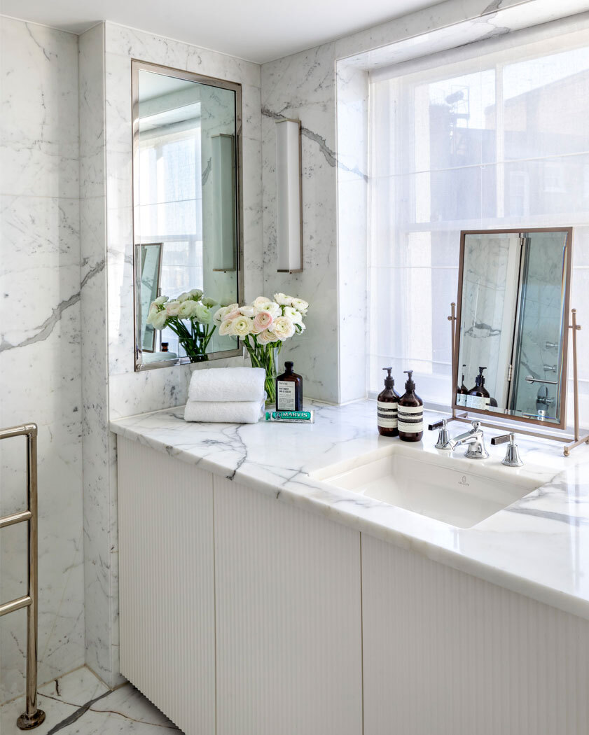 Bathroom with mirror 