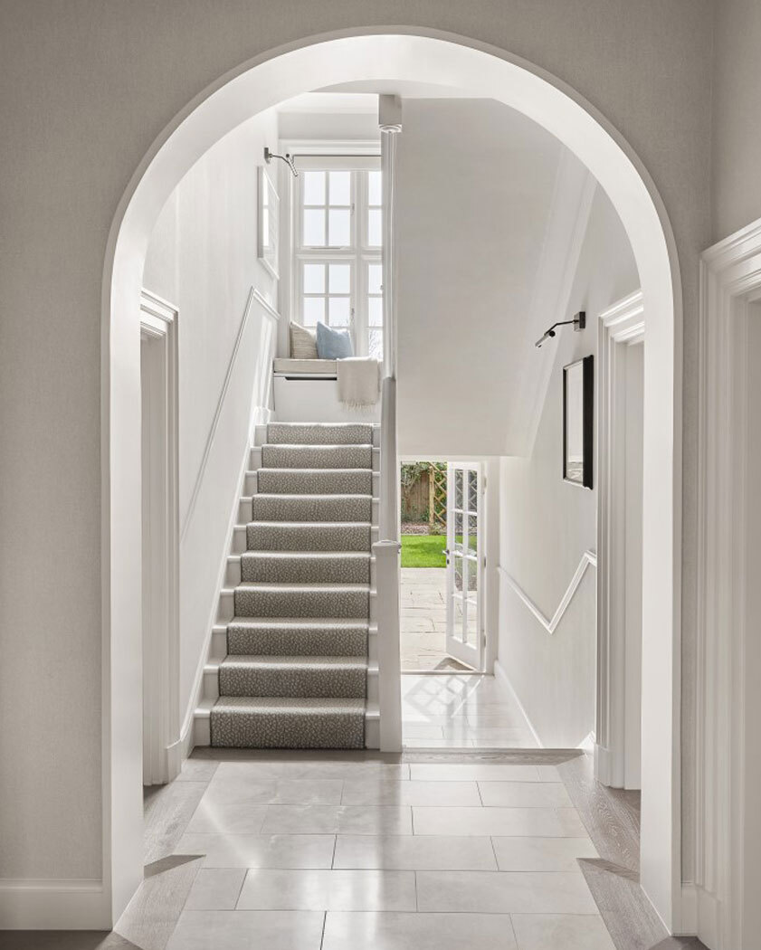 Entrance hall with stairs