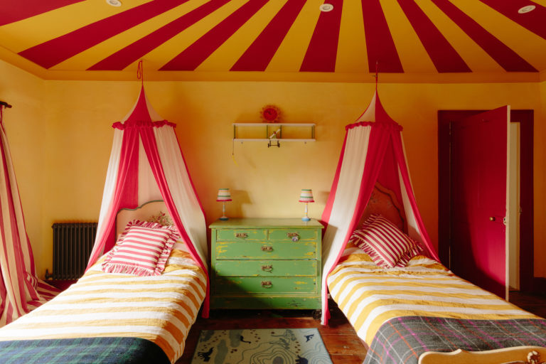 Childrens circus themed bedroom