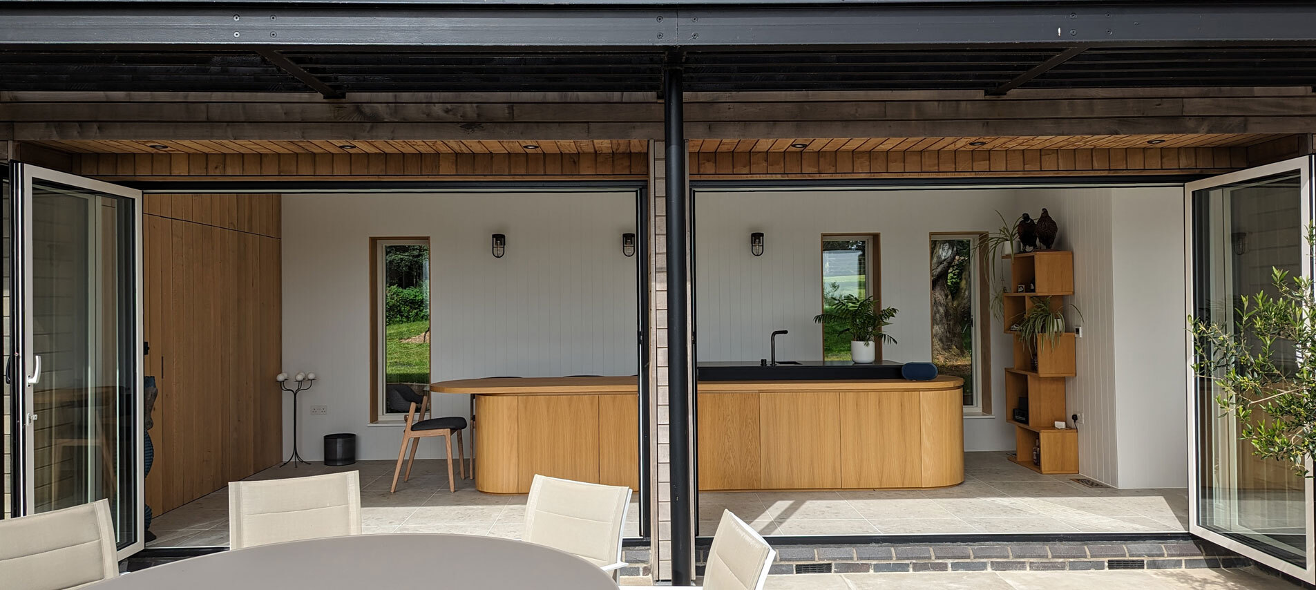 Garden room with bar