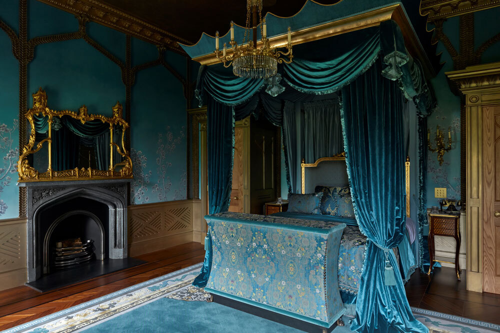 Bedroom with fireplace