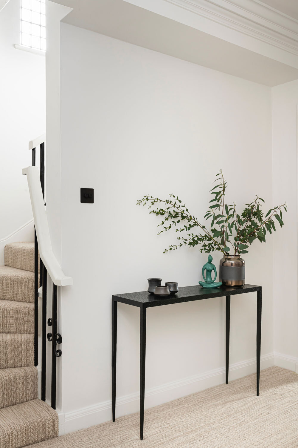 Sidetable in hallway