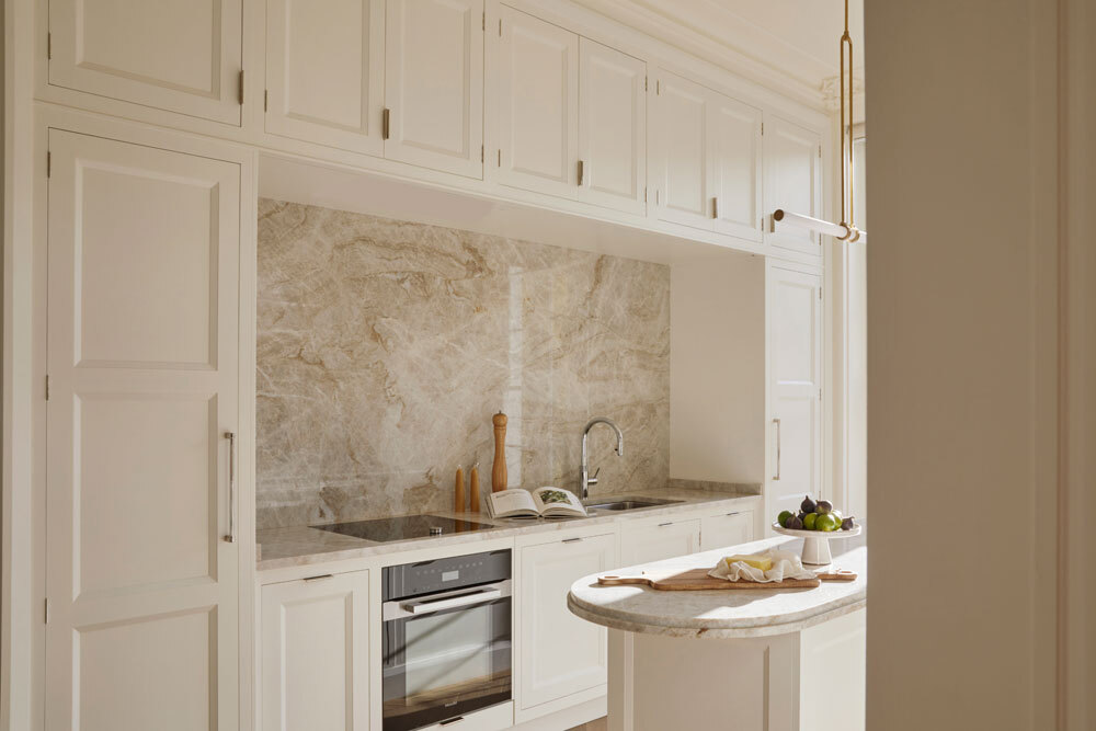 Pale coloured kitchen with high cabinets 