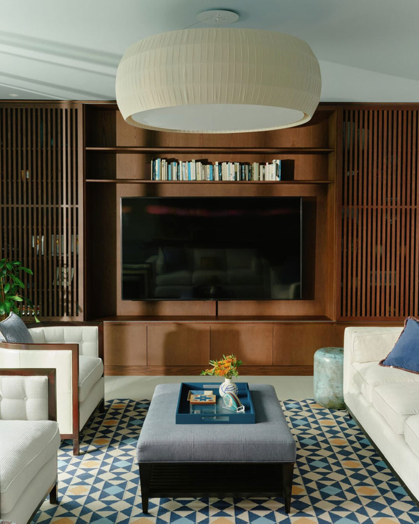 Lounge area with large ceiling light fitting.