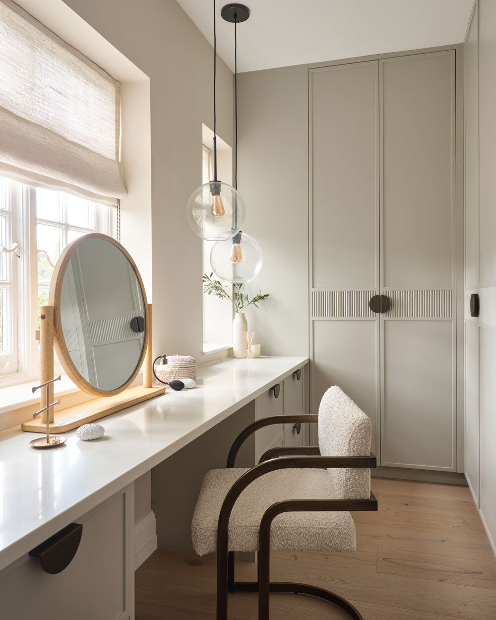 Dressing room with vanity