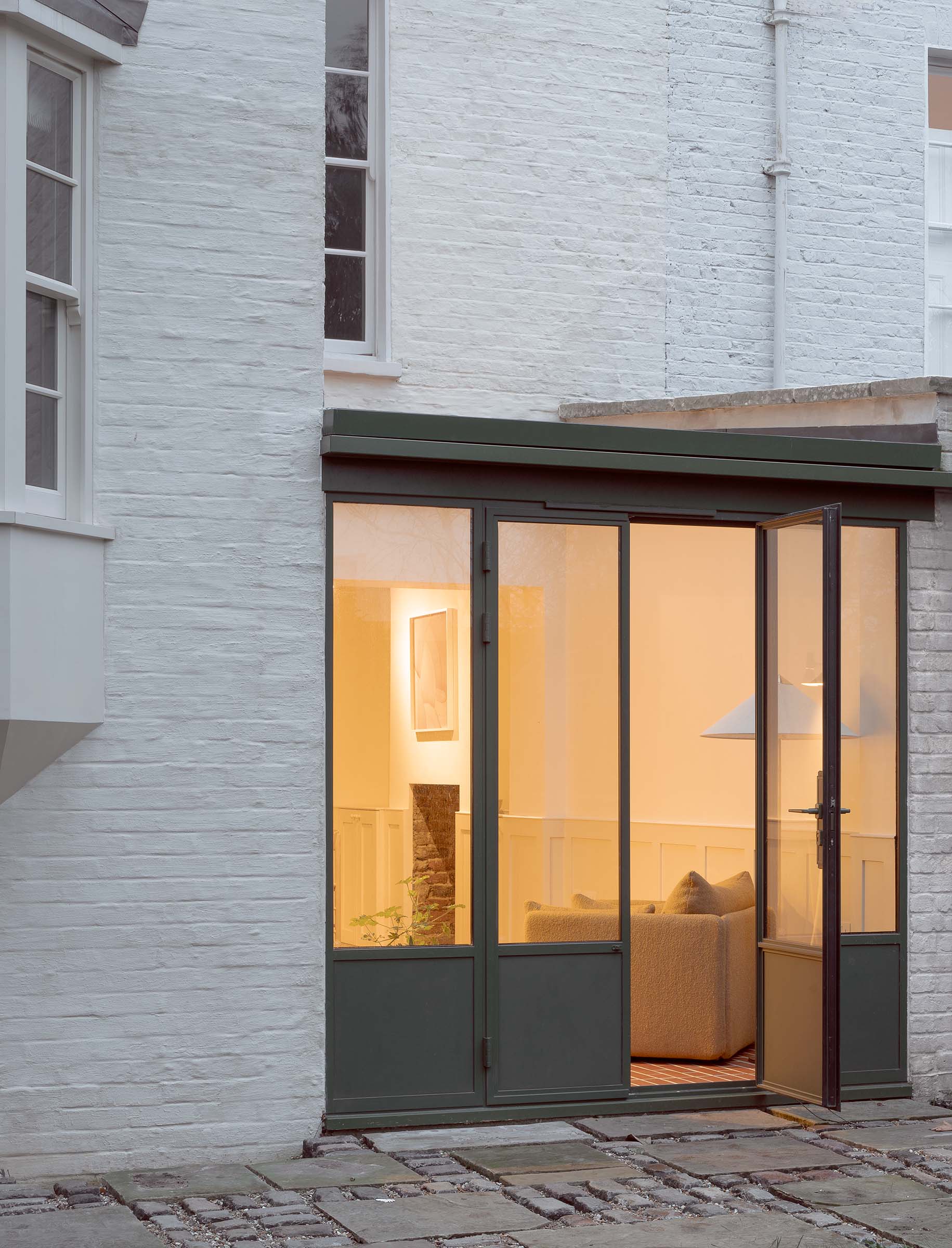 Georgian house in Barnsbury: house extension in green crittal glazing