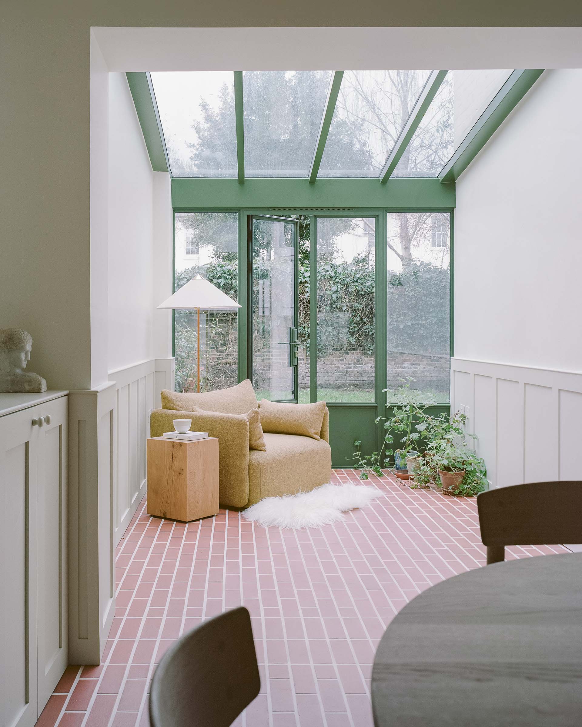 Georgian house in Barnsbury: house extension in green crittal glazing
