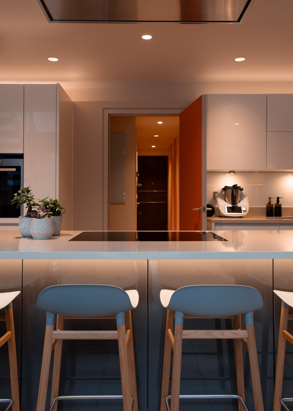 Looking accross the kicthen isalnd to the lower entrance halle