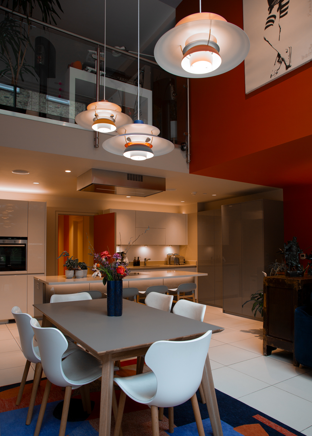 Looing up to the fil 5m high ceiling