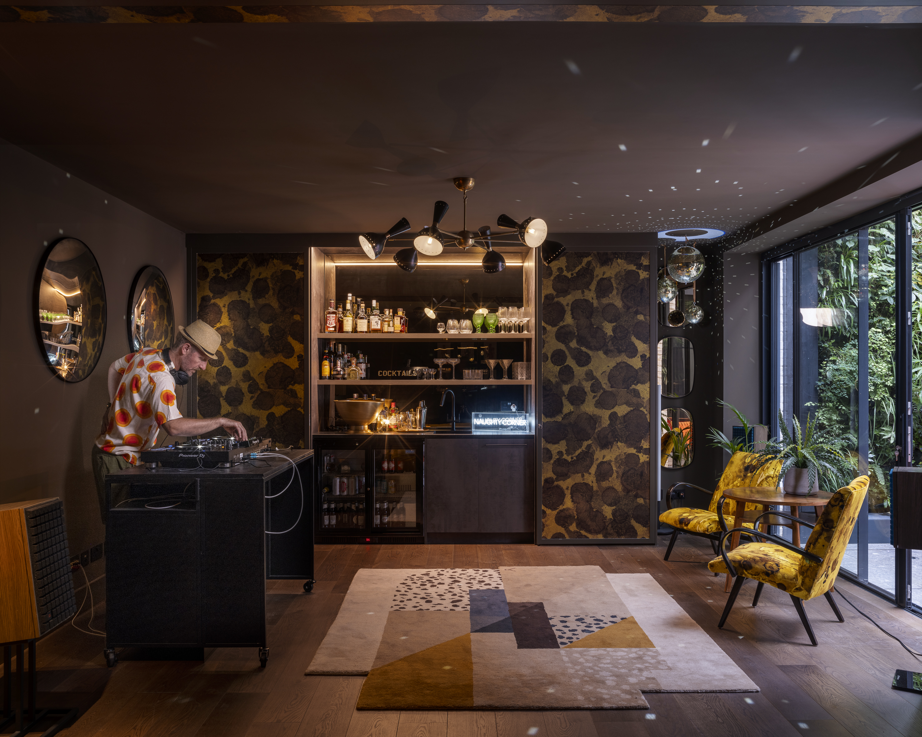 A basmet bar with a dj and access ot the courtyard