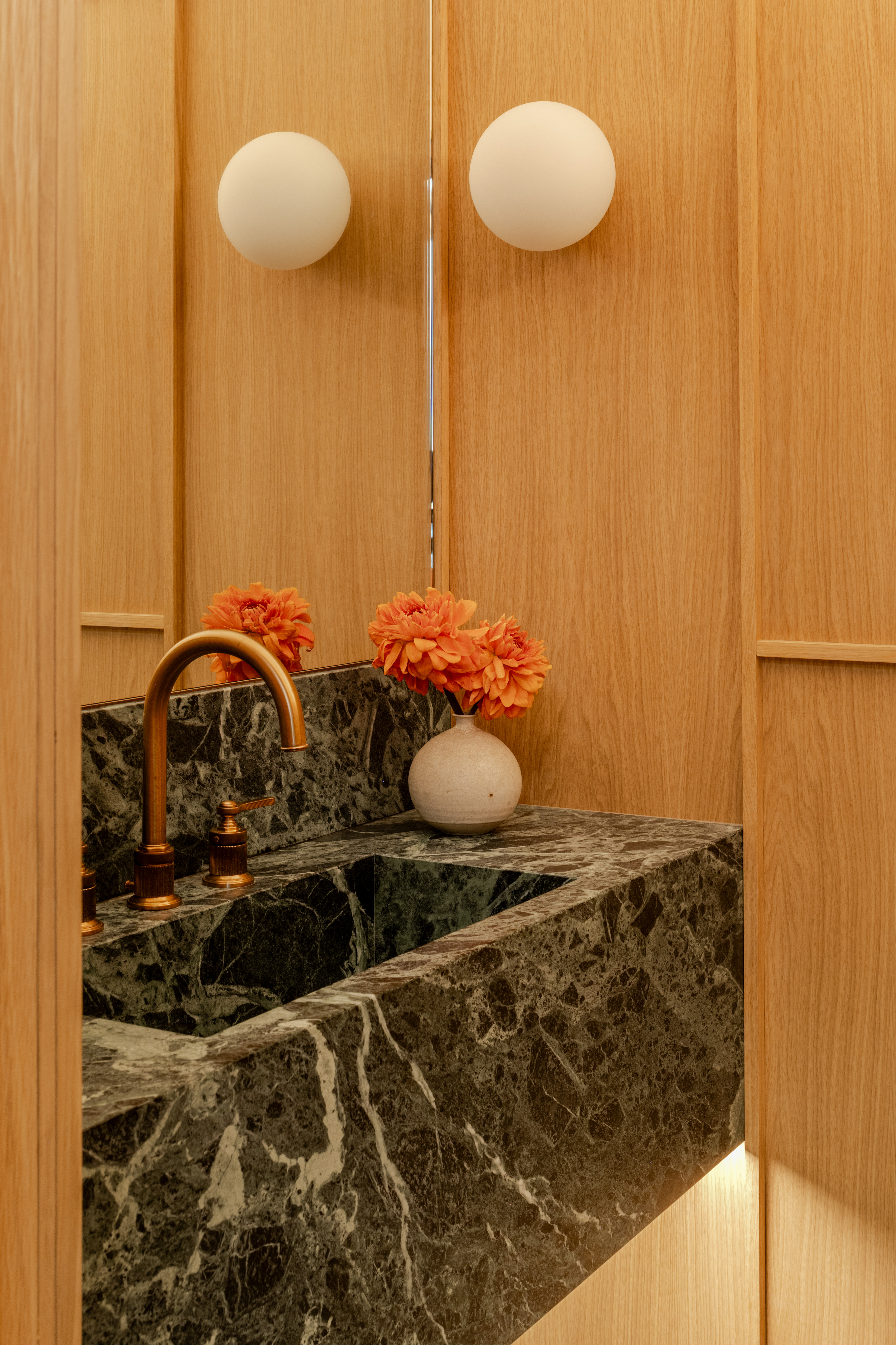 Bespoke WC vanity & panelling 