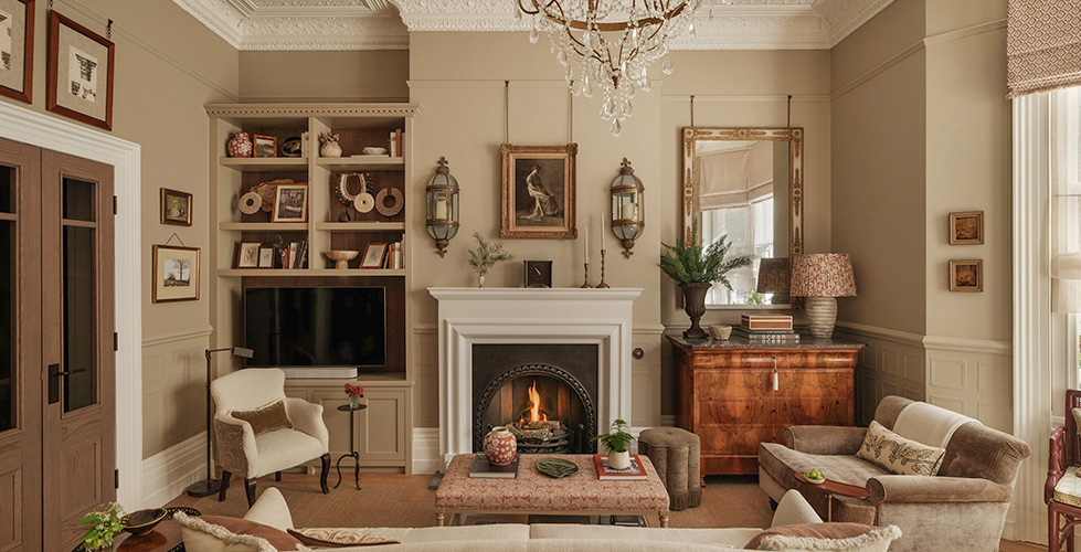 A Victorian Living Room - original ceiling and cornices 