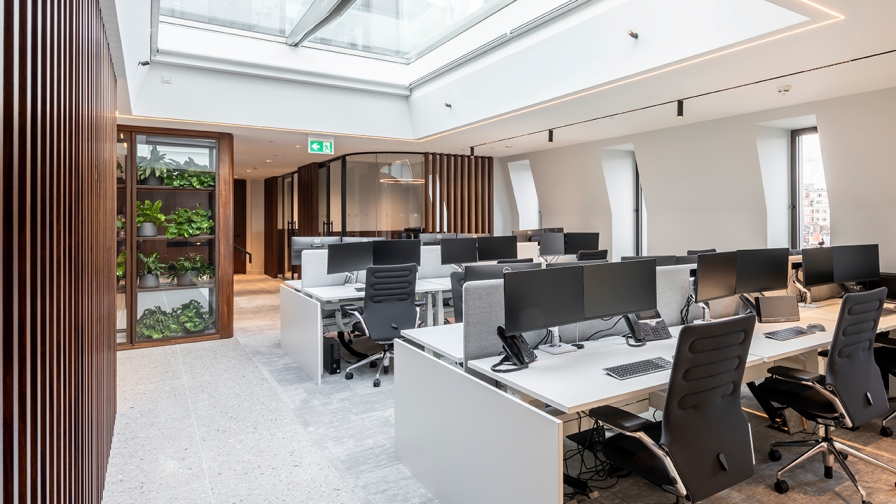 Open plan working with central sky light