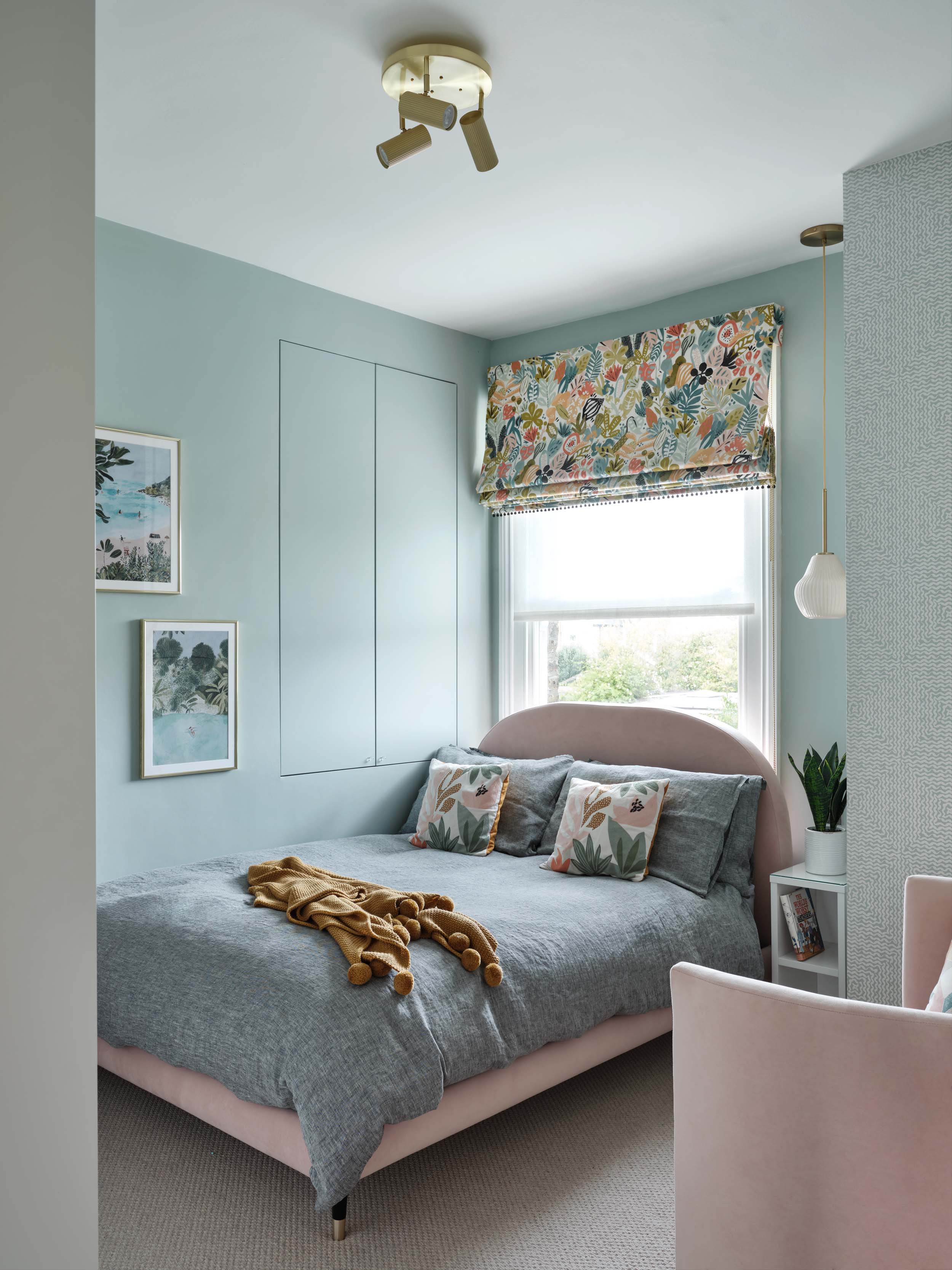 Double Bed Under Window