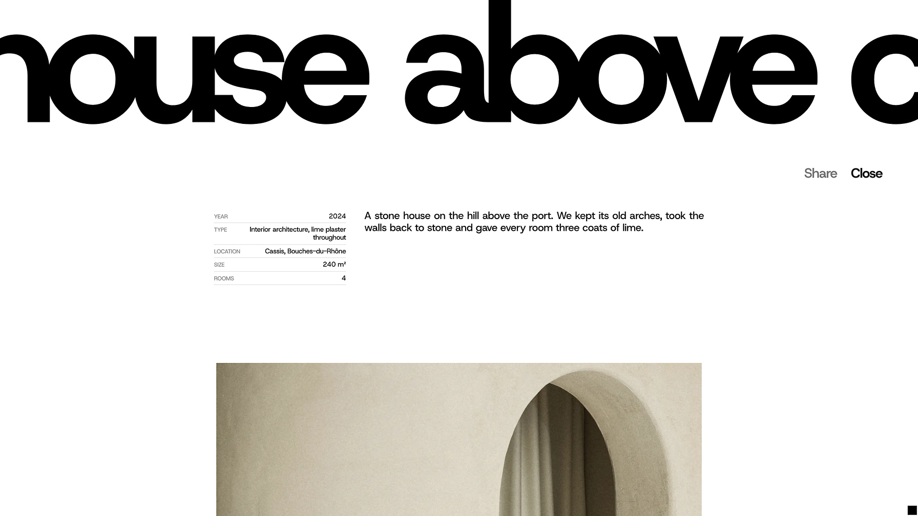 A room page on the VOUSSE website: a stone house above Cassis with its year, size and rooms, above a lime plaster arch
