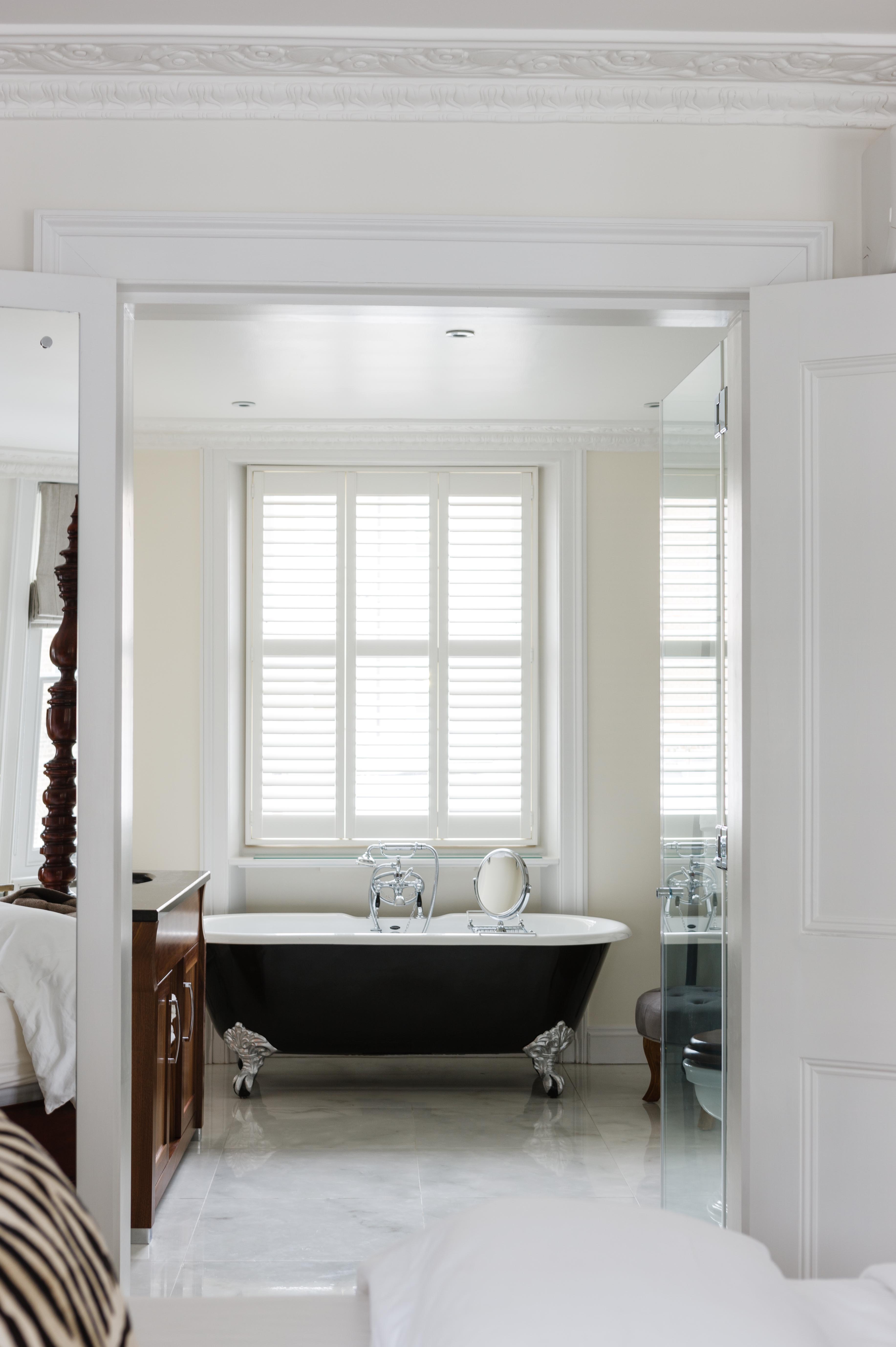 Antigua House - Master bedroom ensuite bathroom 