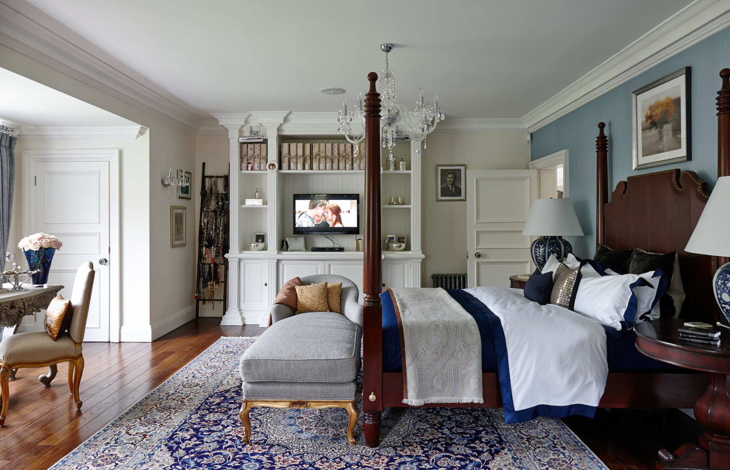 Surrey Hills Country Mansion - Master bedroom