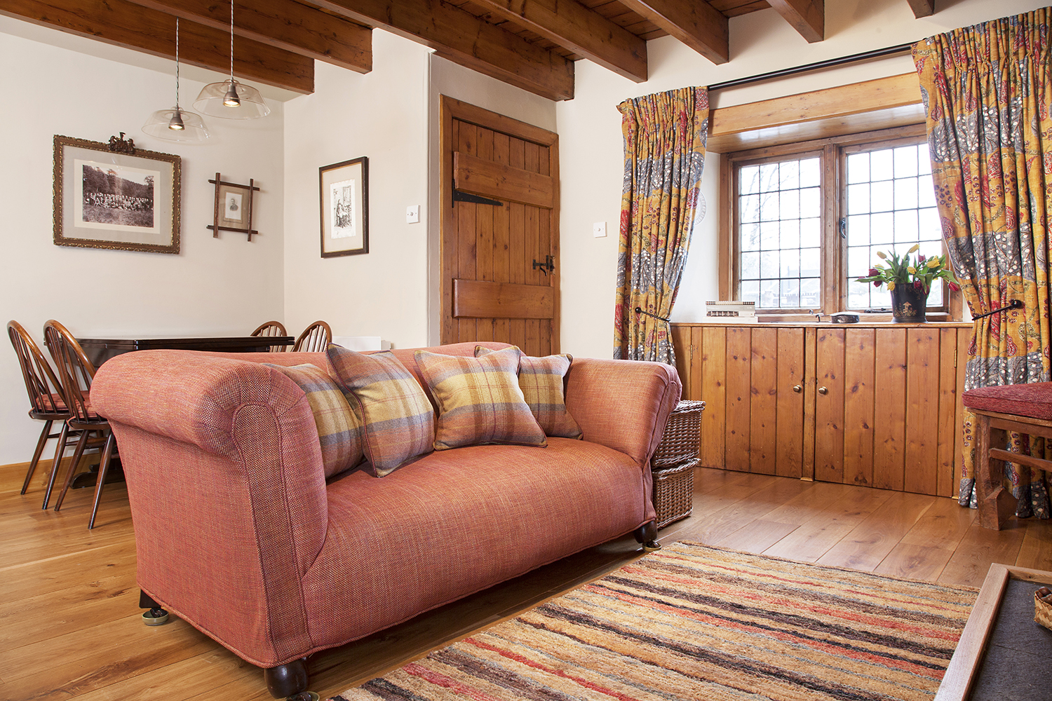 Wool plaid cushions,  a heavy textured rug and a beautiful William Yeoward linen print add to the ‘snugness’.