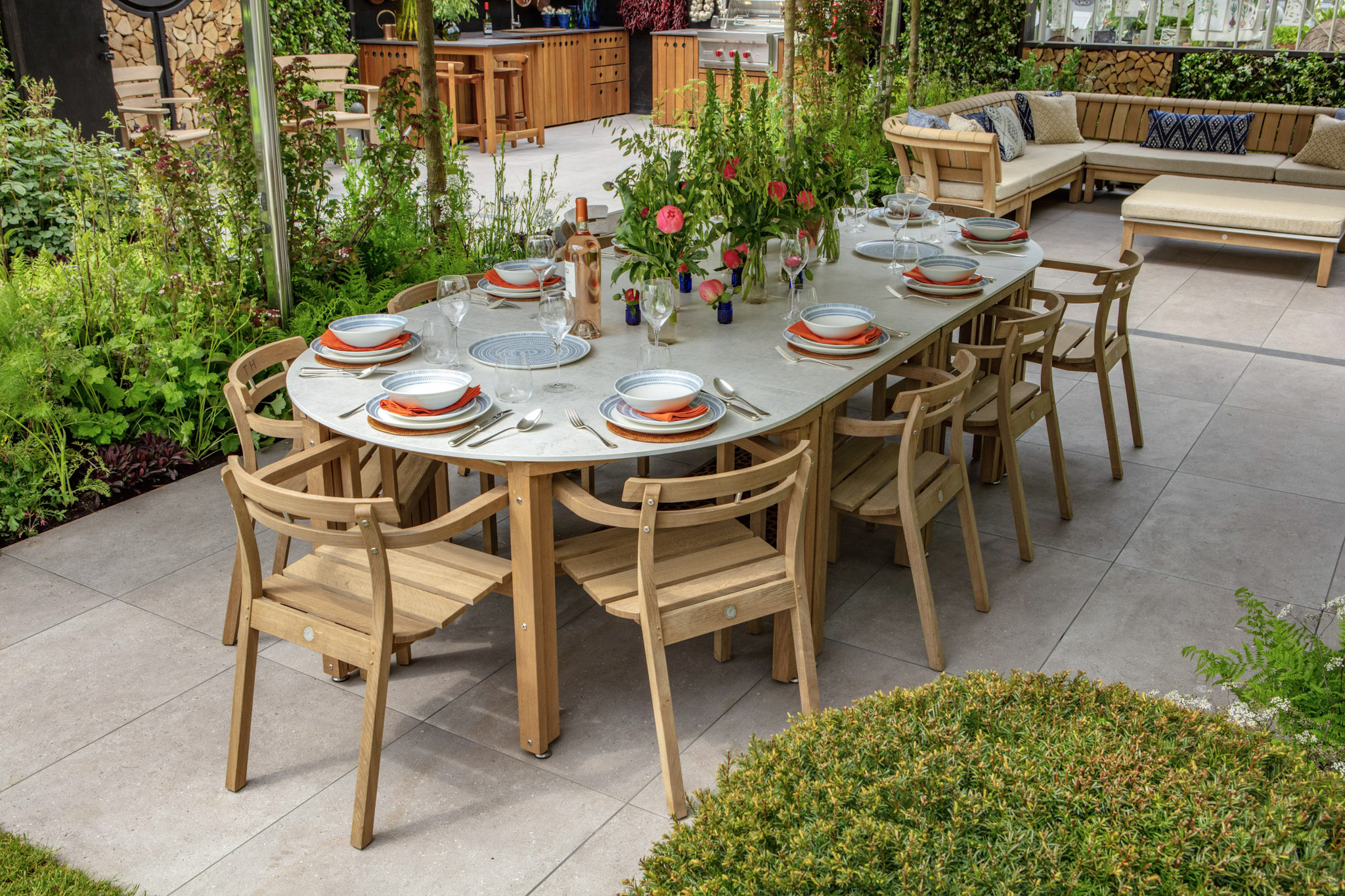 Gaze Burvill outdoor dining, Levity table and chairs