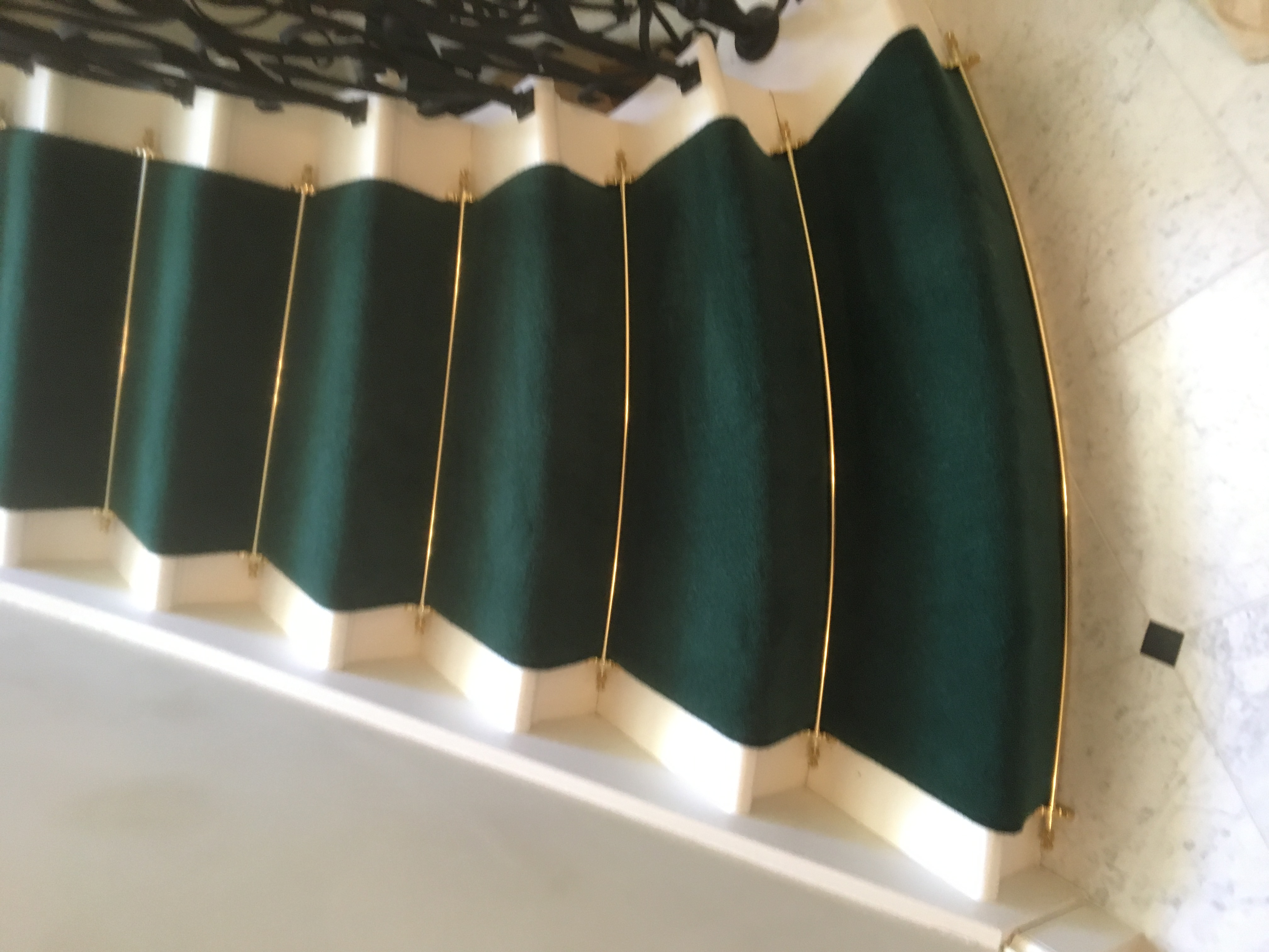 Curved fitted stair rods