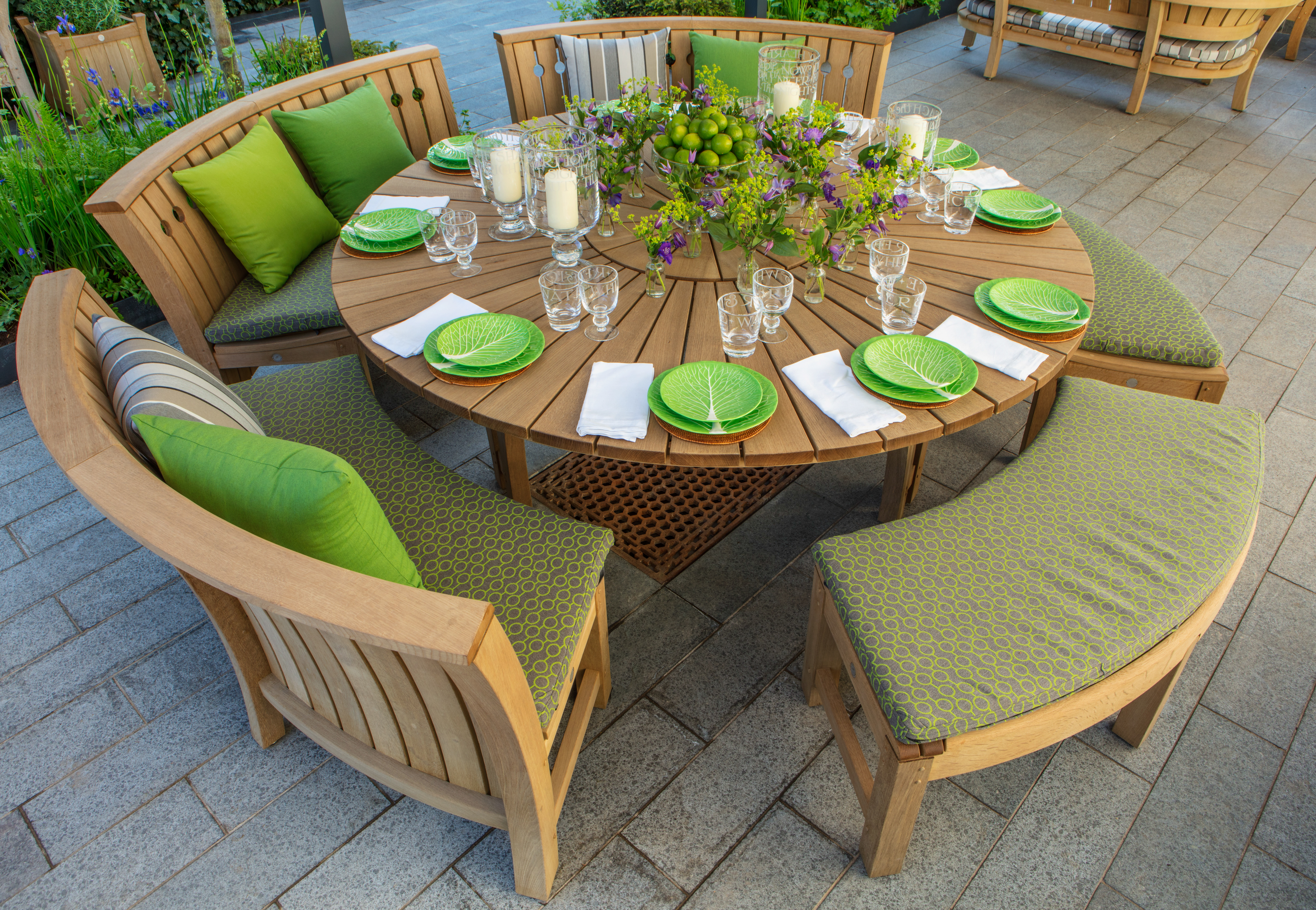 Gaze Burvill outdoor dining, Broadwalk round table and benches