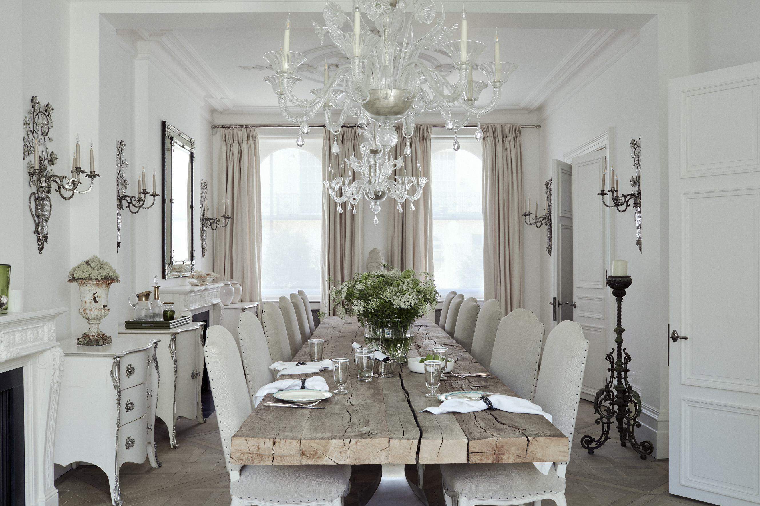 Dining, Oak floors, oak table, venetian, chandeliers, murano, antiques, collectables, panelled doors, ceiling roses, french, carved chairs, line, gilt details, bagues wallights