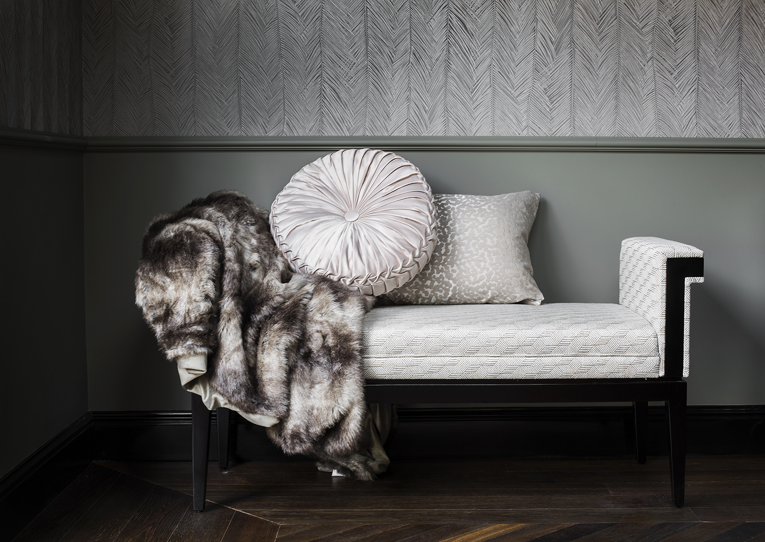 chaise long, rug, luxury seating, white seating, grey walls, matteo bianchi, interior design, london design, luxury design 