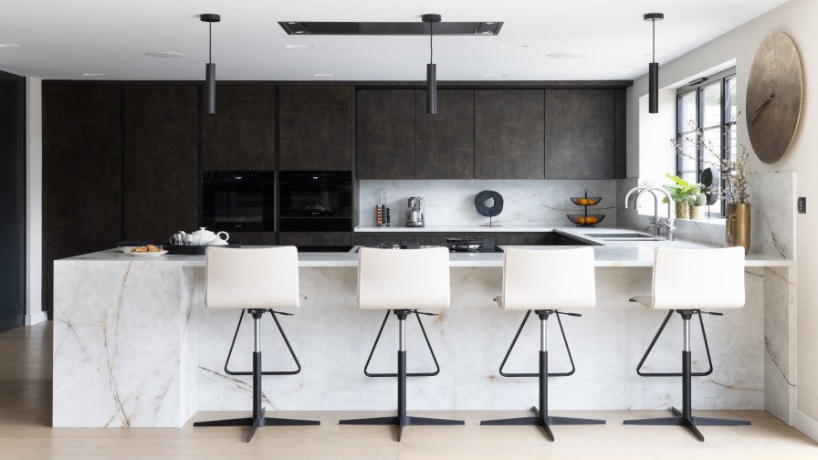 Open plan kitchen, dark kitchen units, marble island configuration