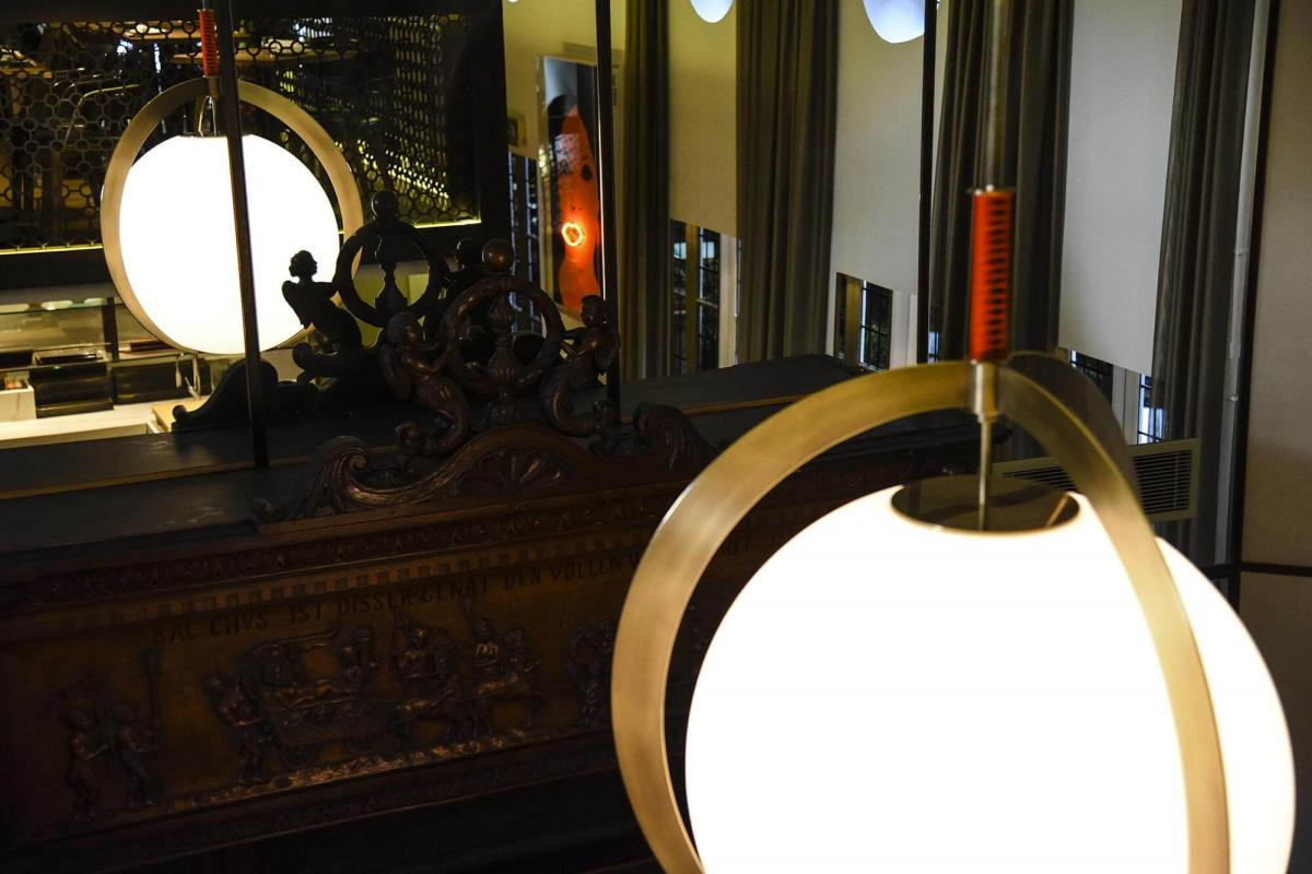 Collier Webb produced stunning bespoke restaurant lighting with designers Sagrada for Dinings's Restaurant in London 