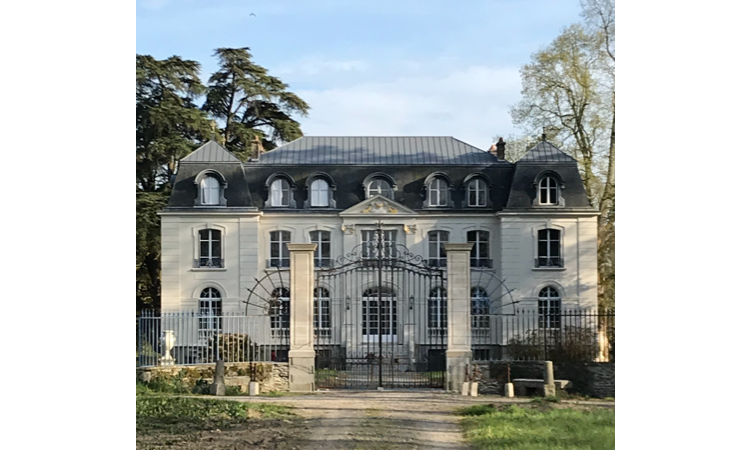 a photo of the exterior of a historic house
