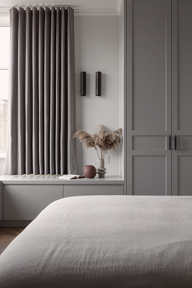 A bedroom that effortlessly balances classic and contemporary elements, featuring timeless shaker-style wardrobes for a harmonious blend of styles.