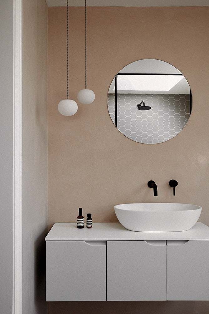 Scandi inspired bathroom with Tadelakt walls