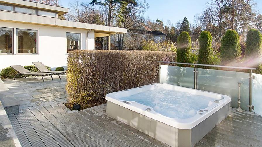 Berkshire House - Terrace - Hot tub - Dila Gokalp Design Ltd