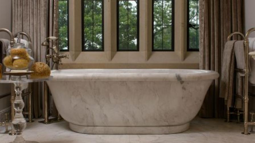 Marble bath provided by specialists Lapicida for client bathroom