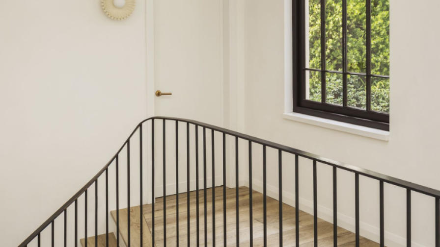 Landing and staircase with matching oak treads 